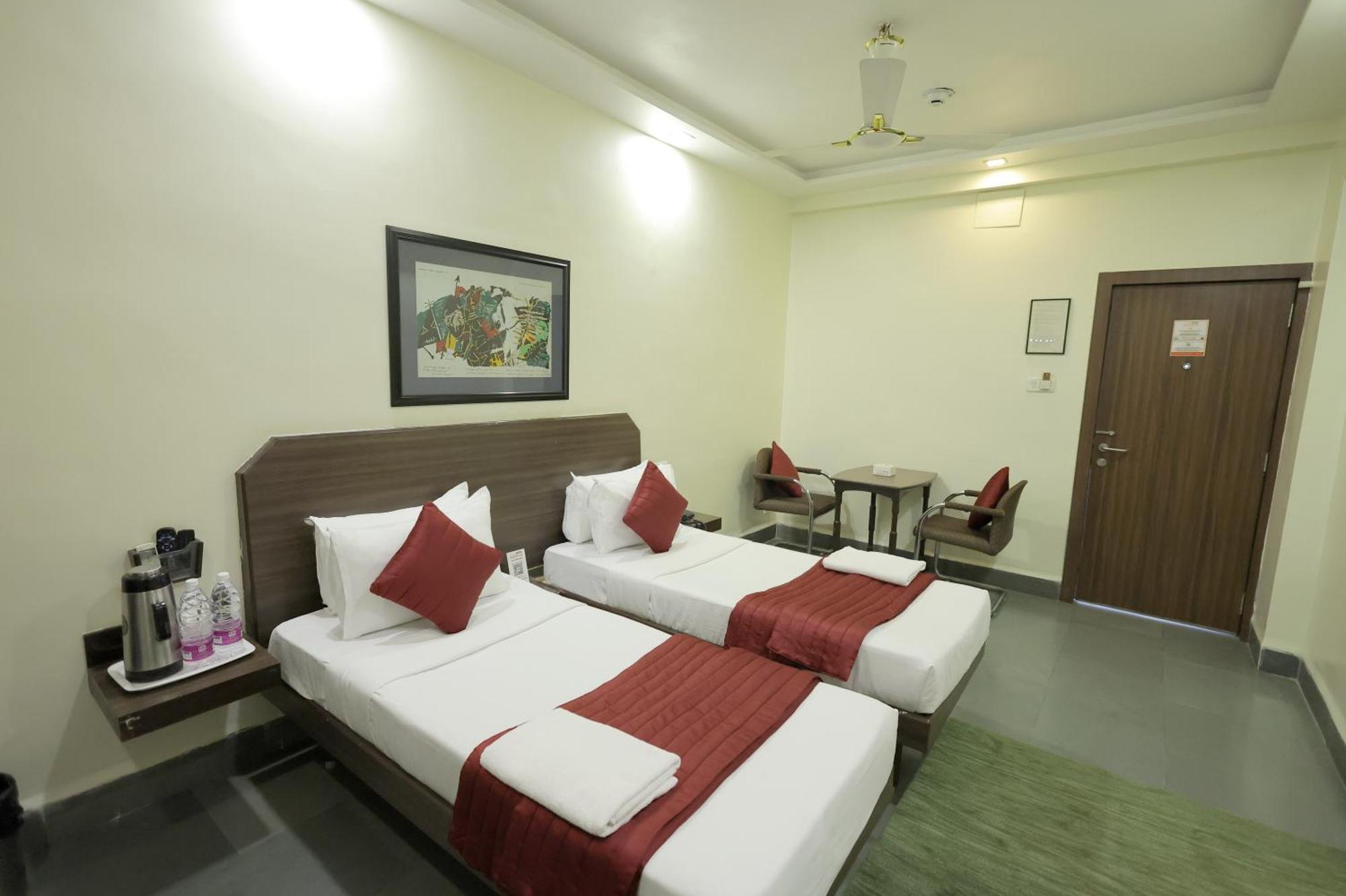 Hotel Hospice سورات المظهر الخارجي الصورة