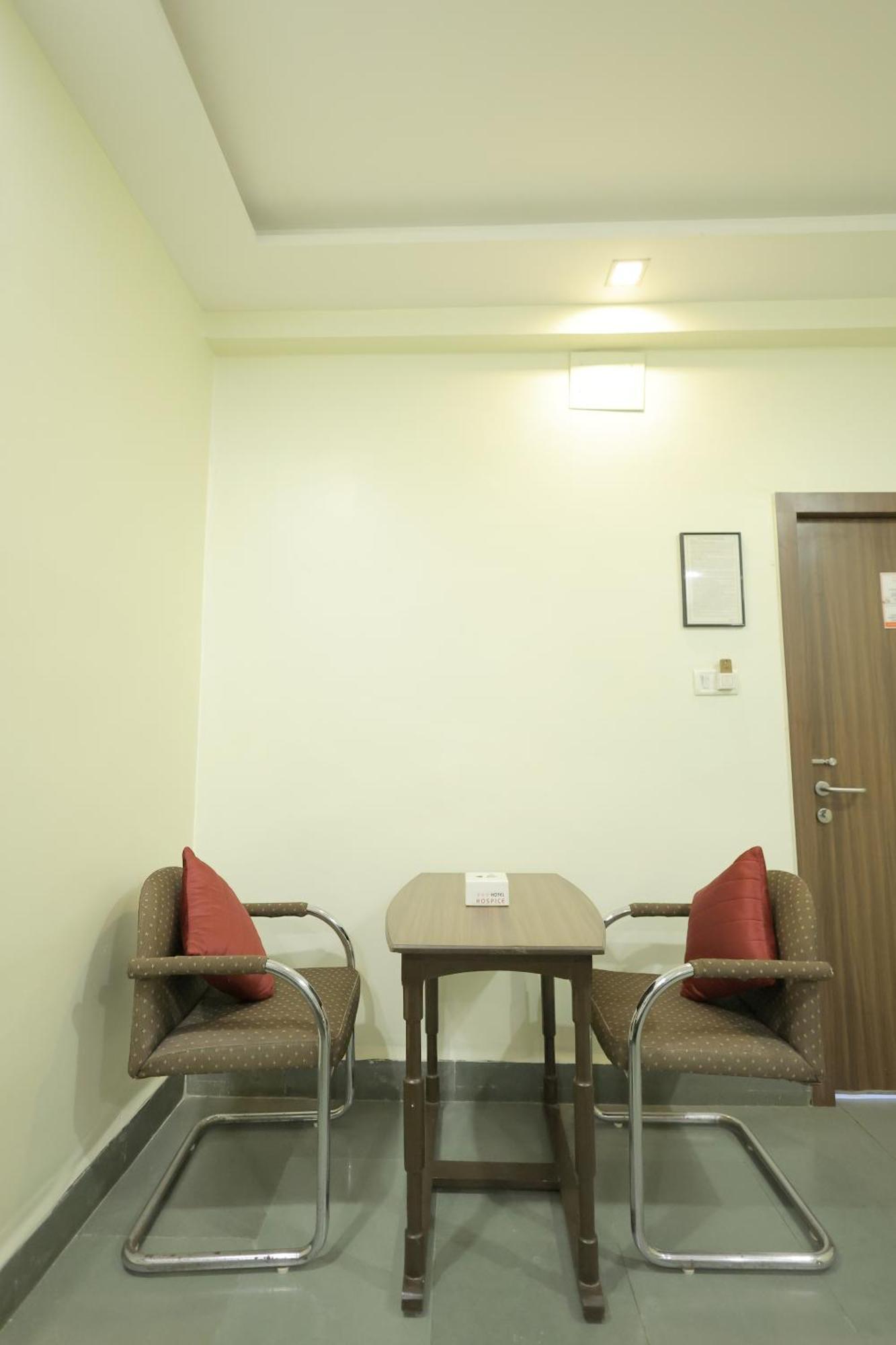 Hotel Hospice سورات المظهر الخارجي الصورة