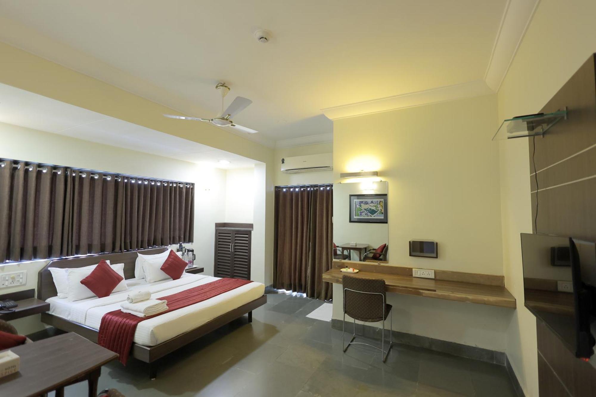 Hotel Hospice سورات المظهر الخارجي الصورة