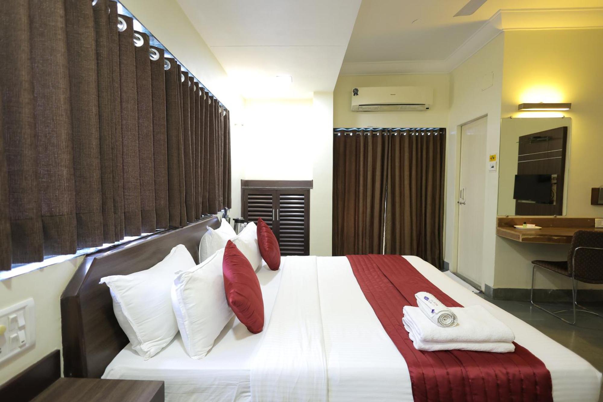 Hotel Hospice سورات المظهر الخارجي الصورة