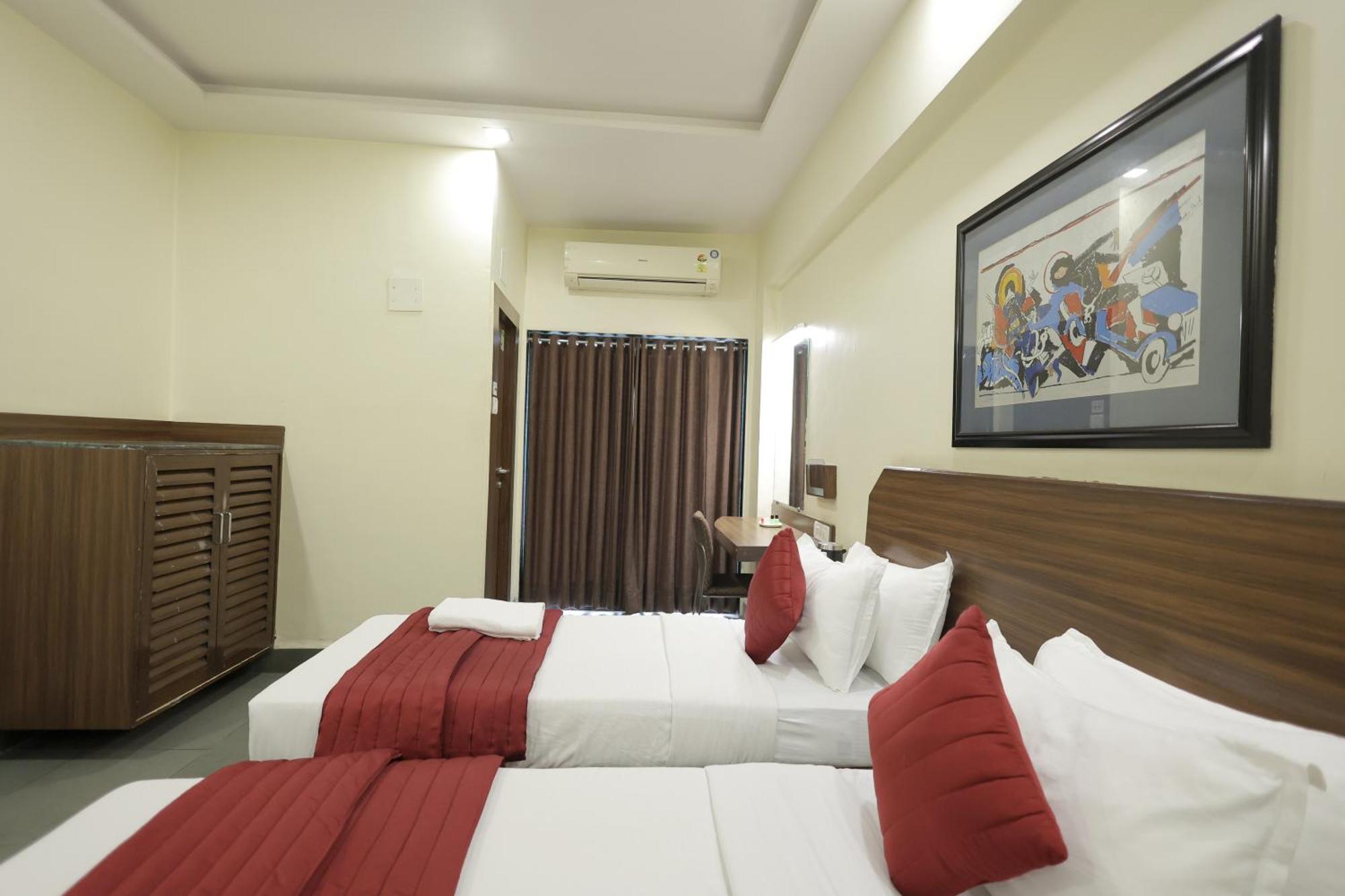 Hotel Hospice سورات المظهر الخارجي الصورة