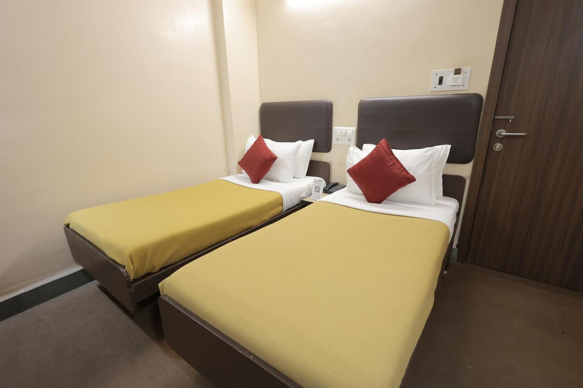 Hotel Hospice سورات المظهر الخارجي الصورة