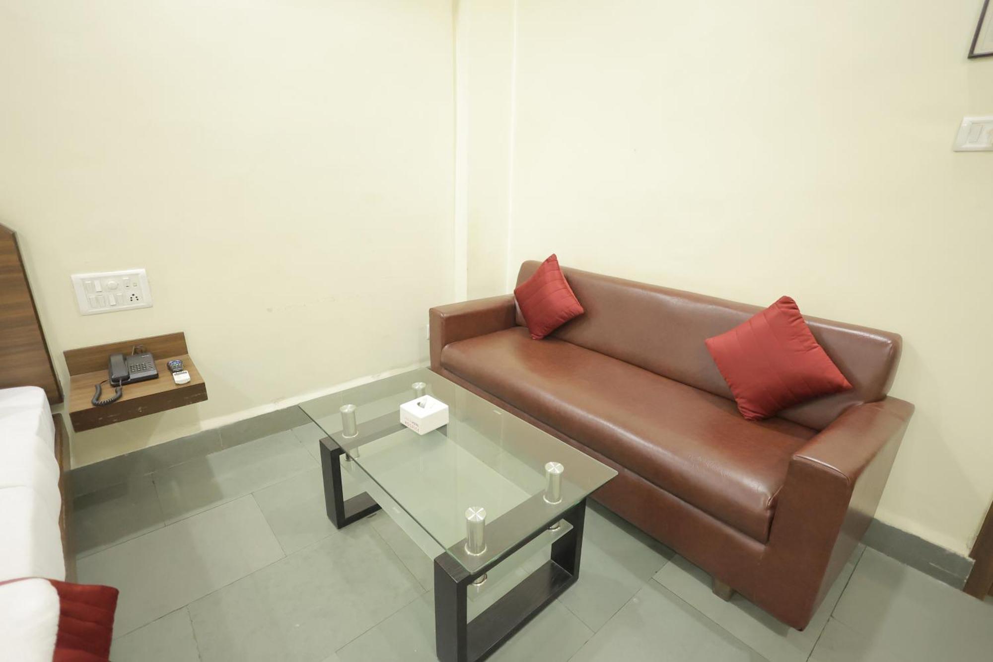 Hotel Hospice سورات المظهر الخارجي الصورة