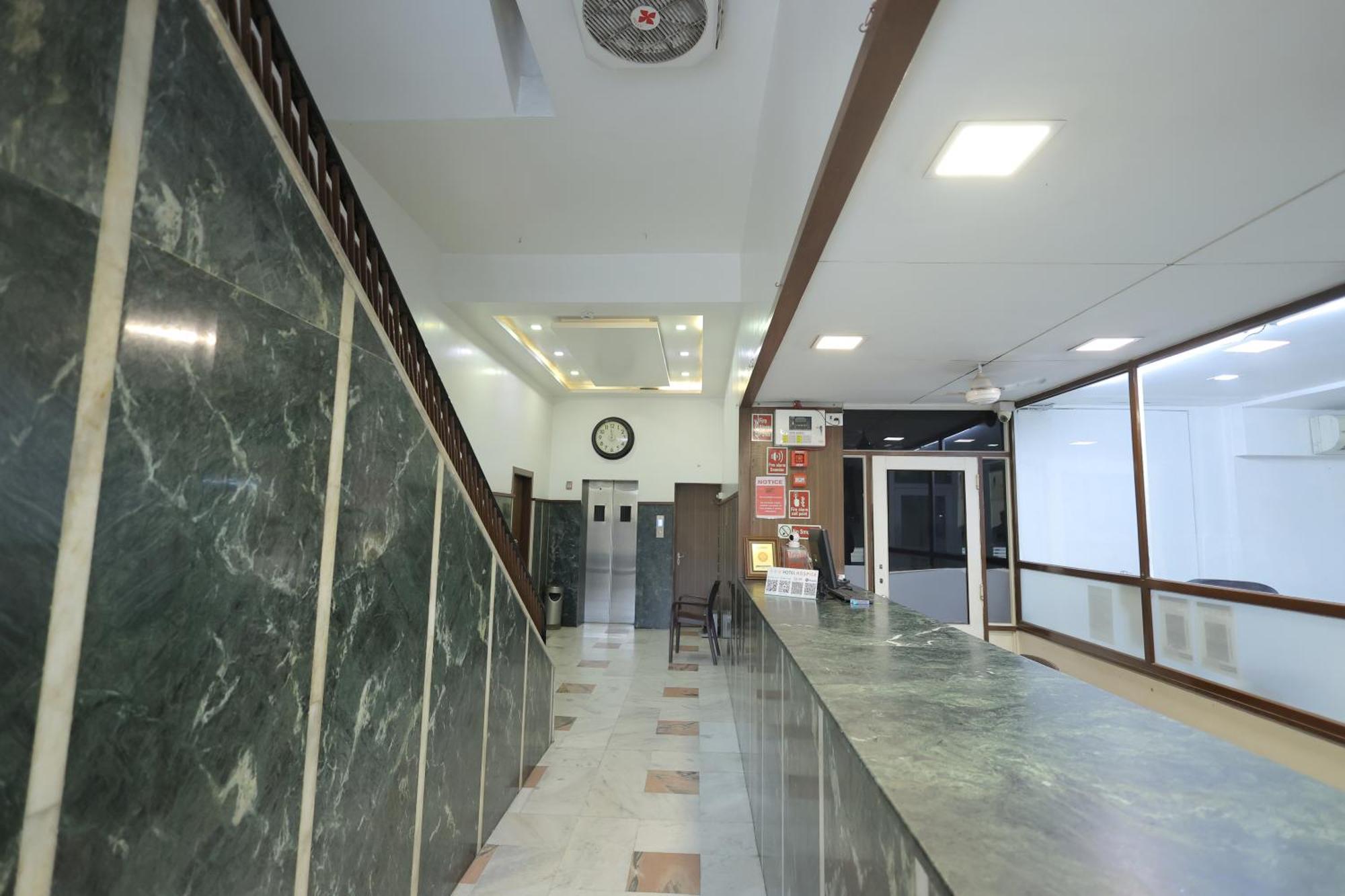 Hotel Hospice سورات المظهر الخارجي الصورة