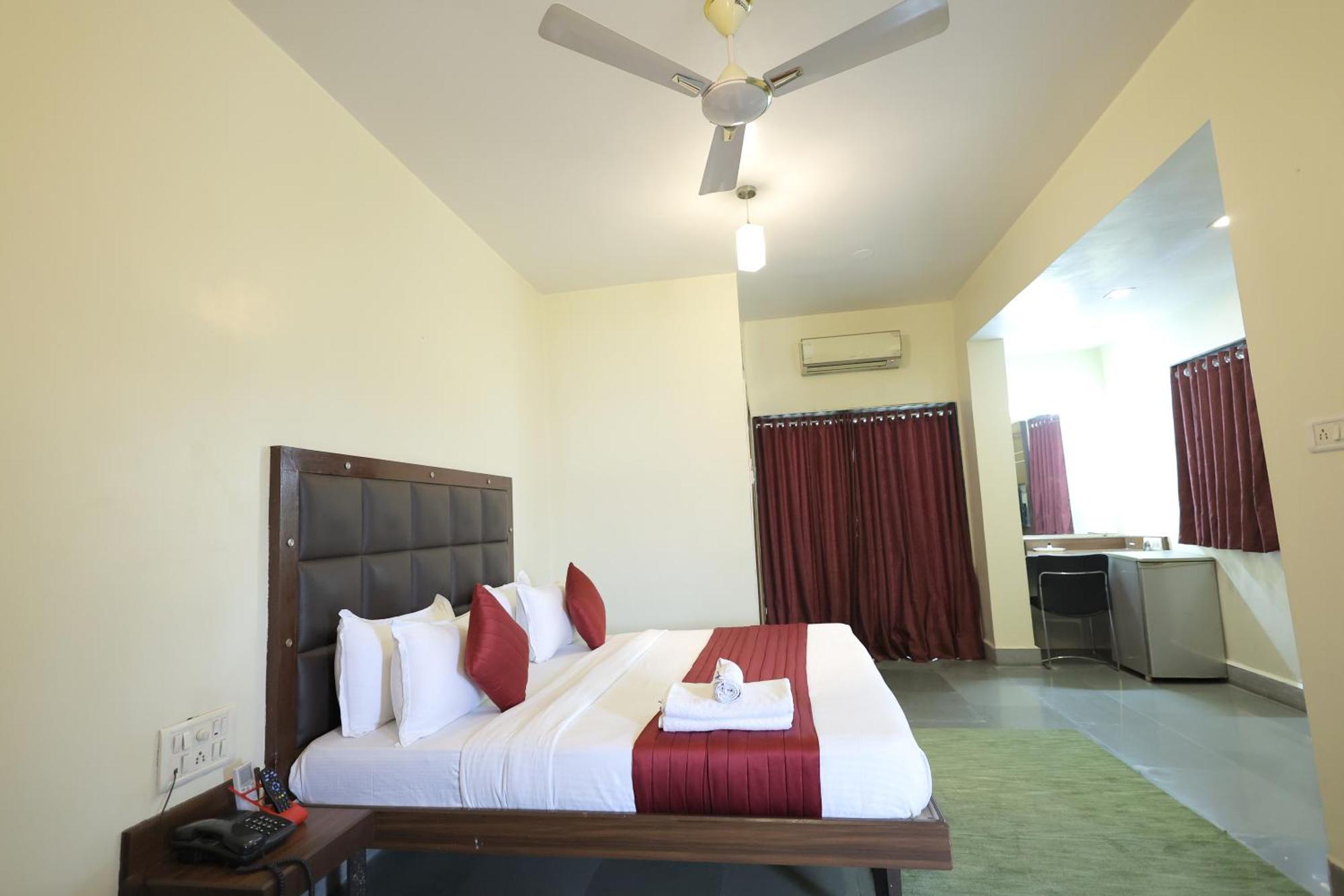 Hotel Hospice سورات المظهر الخارجي الصورة