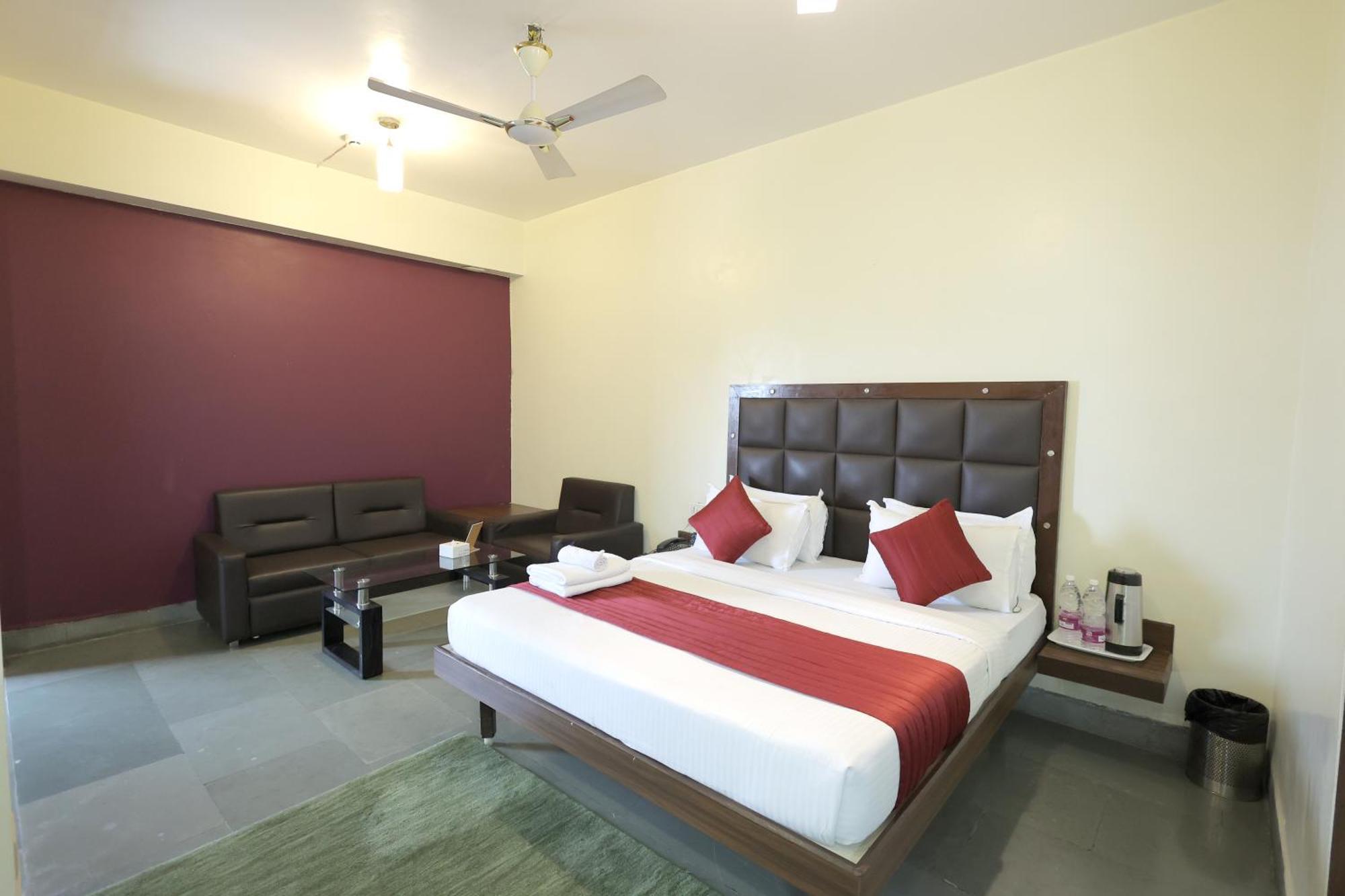 Hotel Hospice سورات المظهر الخارجي الصورة