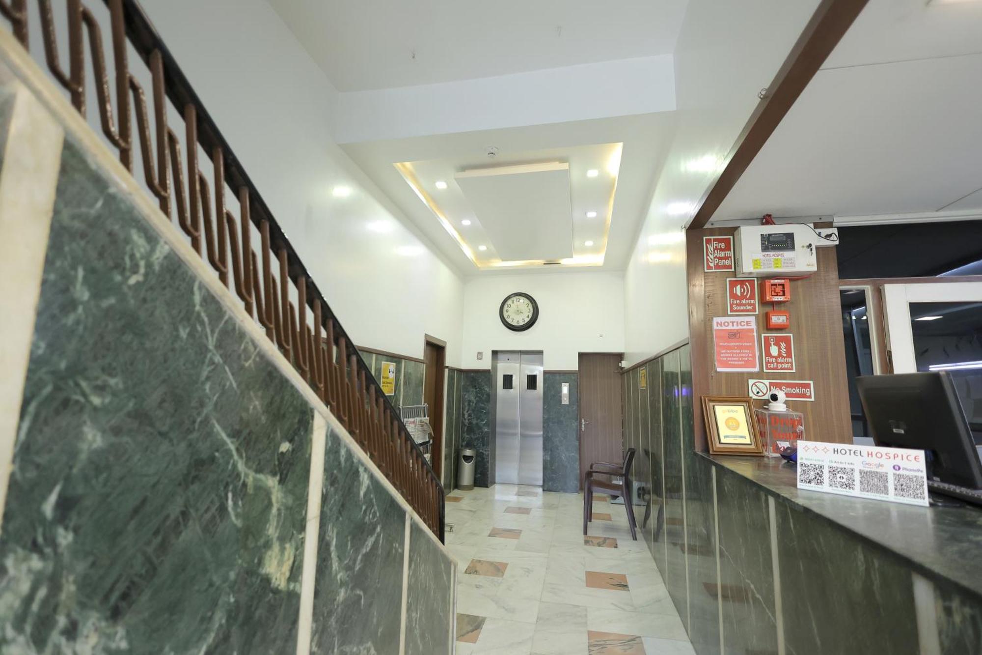 Hotel Hospice سورات المظهر الخارجي الصورة
