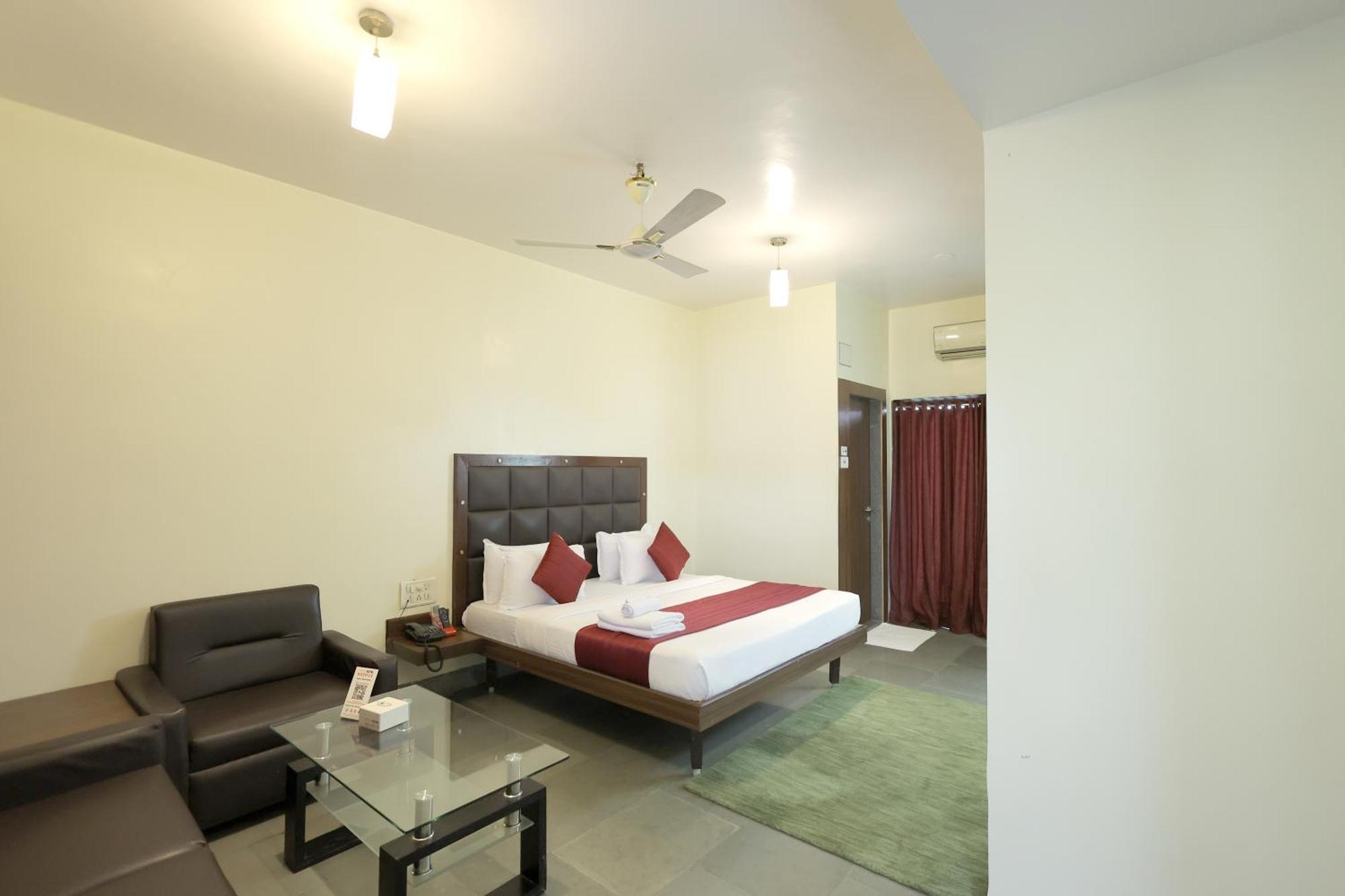 Hotel Hospice سورات المظهر الخارجي الصورة