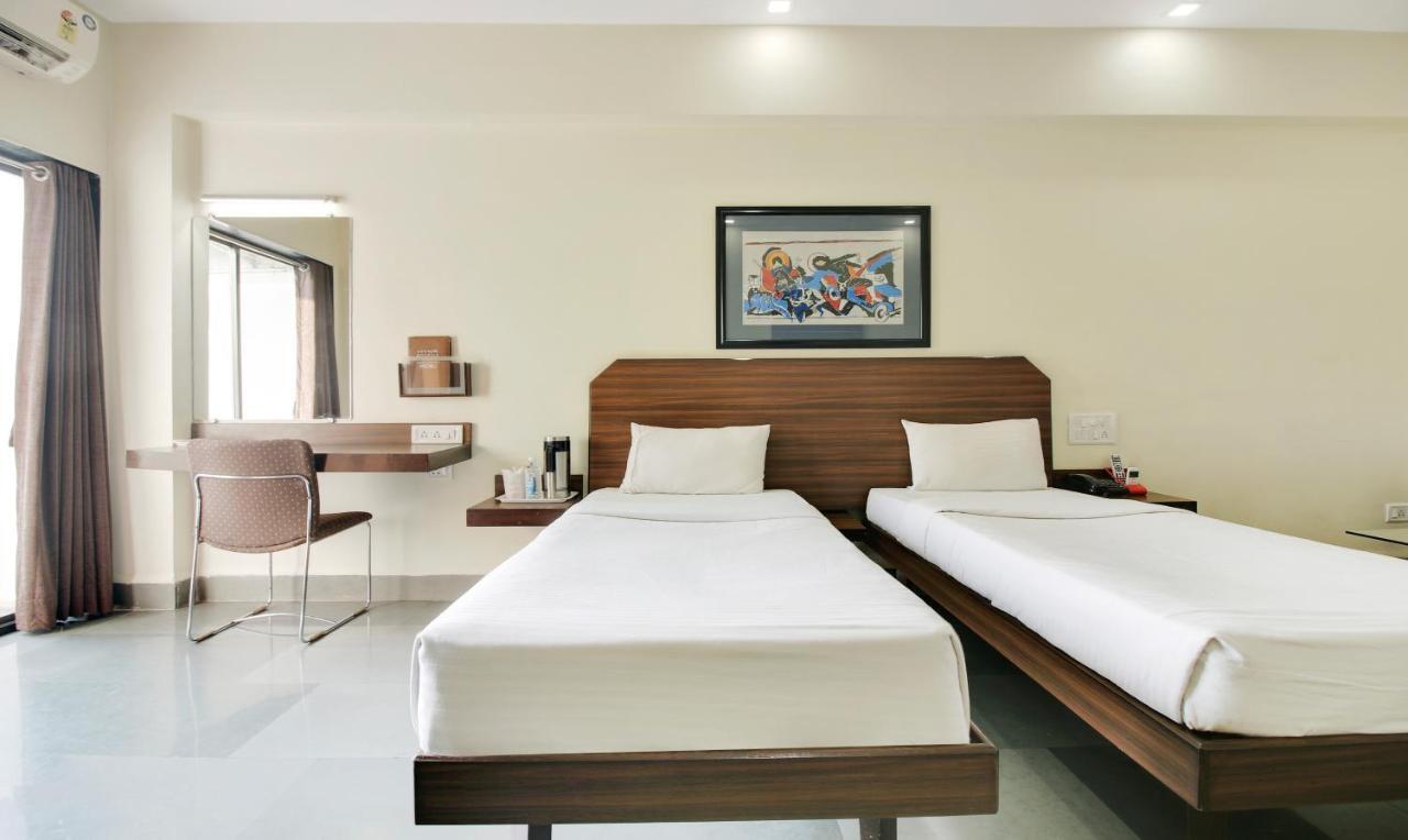 Hotel Hospice سورات المظهر الخارجي الصورة