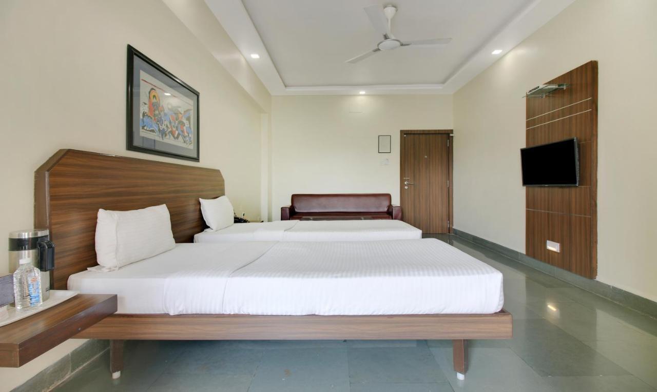 Hotel Hospice سورات المظهر الخارجي الصورة