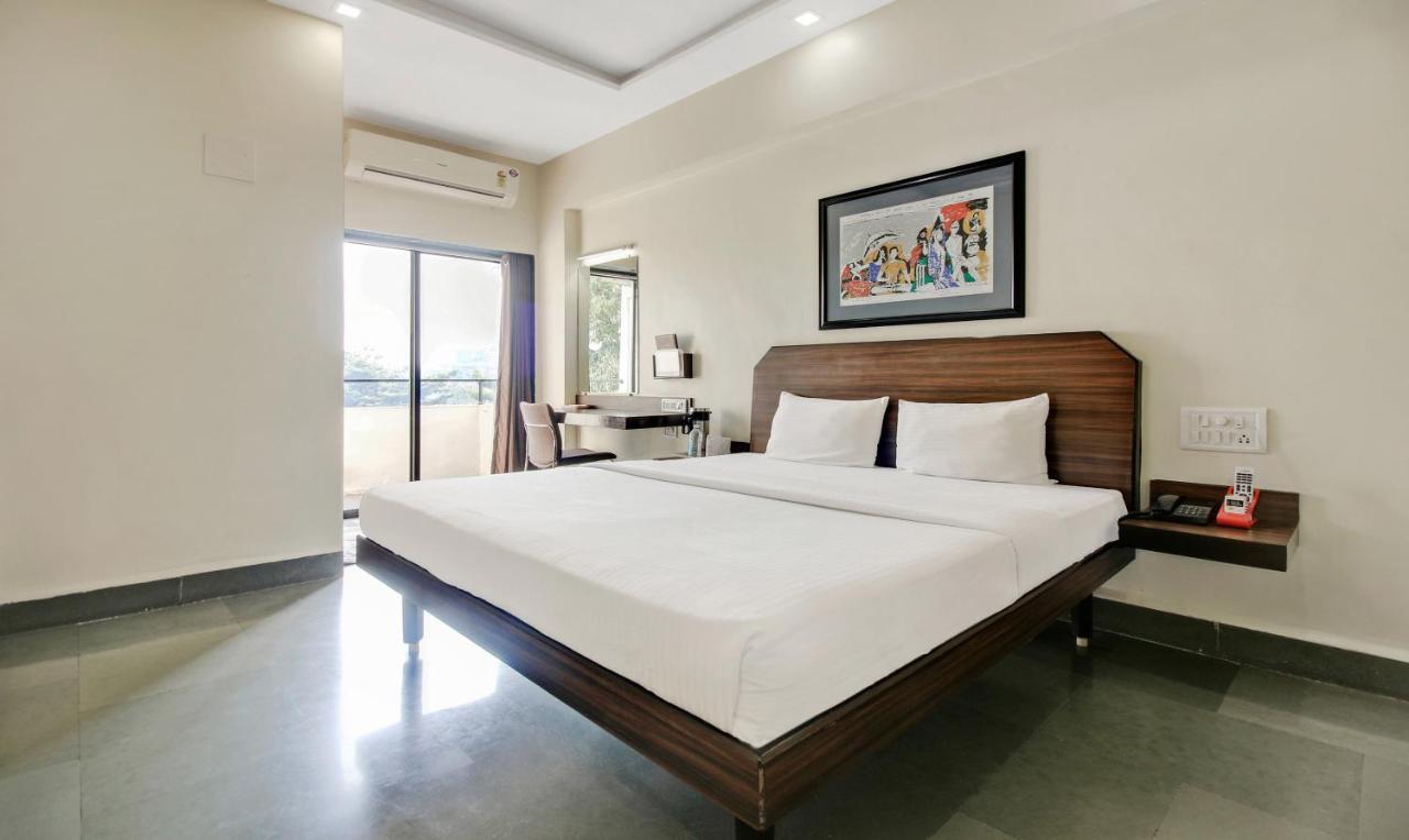 Hotel Hospice سورات المظهر الخارجي الصورة